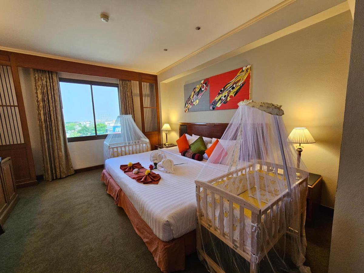 Hotel Songphanburi