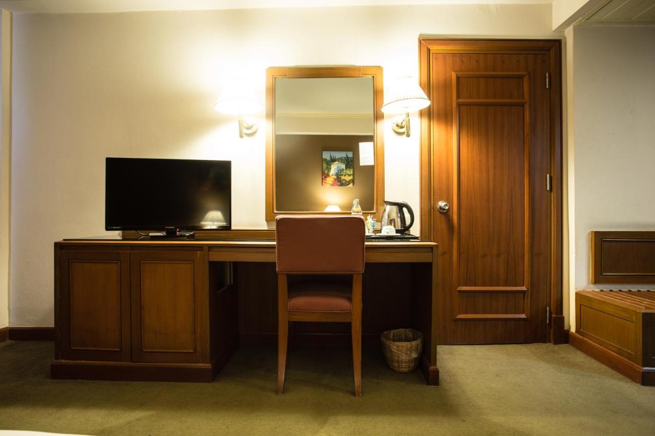 Hotel Songphanburi